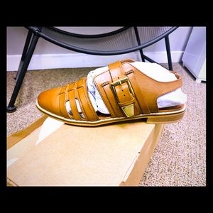 Women’s leather flat shoes